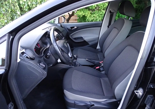 Seat Ibiza cena 29500 przebieg: 229600, rok produkcji 2016 z Mikołajki małe 704